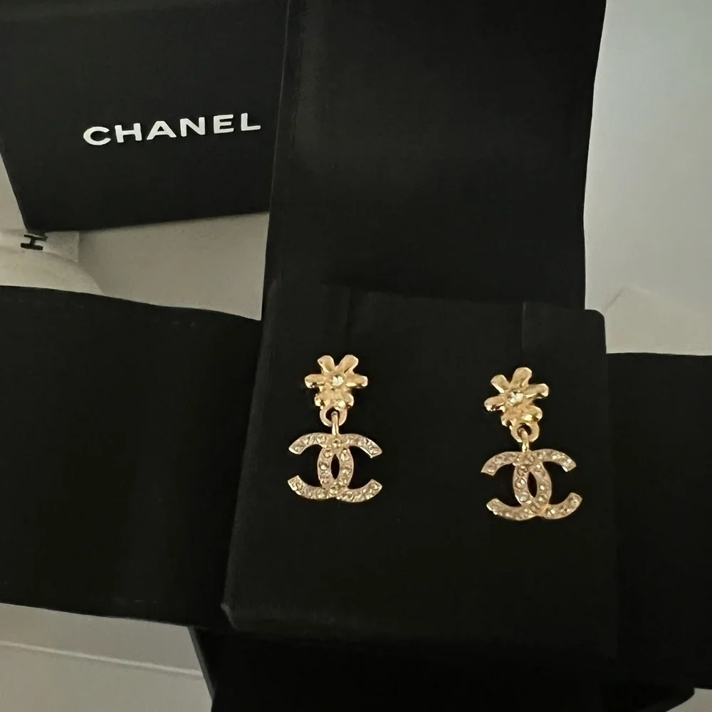 CHANEL• 23A drop crystal earrings